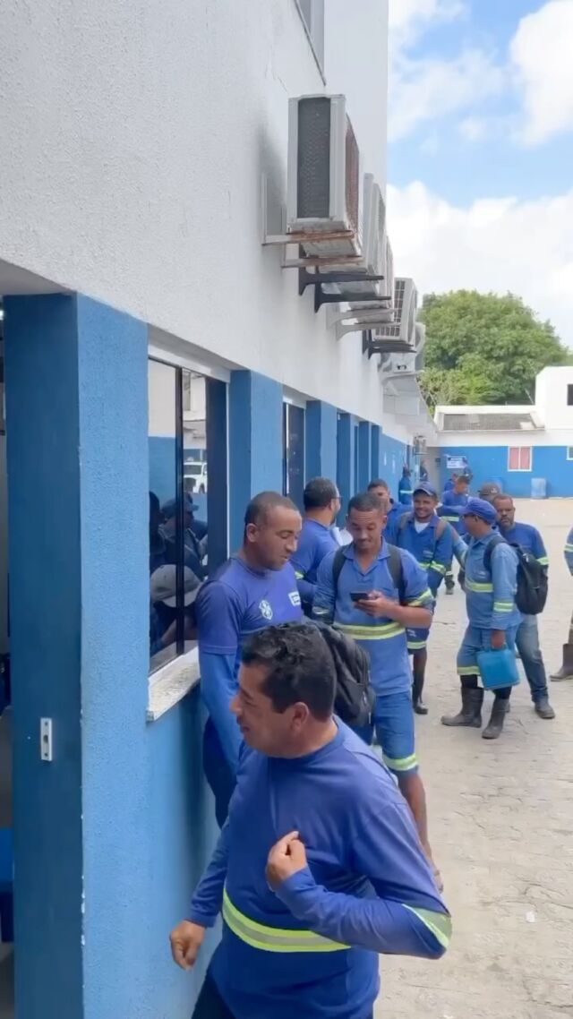 TBT  da CIPA Camel⛑️💚
Dia de eleição da Comissão Interna de Prevenção de Acidentes (CIPA) trata-se de um grupo de pessoas que se reúne com o objetivo de prevenir acidentes de trabalho e doenças ocupacionais. É uma comissão mista, formada por empregados eleitos pela parte dos empregados,  e por indicados pela parte do empregador, para atuarem voluntariamente na CIPA.